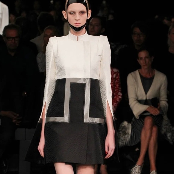 Alexander McQueen ivory black runway coat NWT - Picture 1 of 7